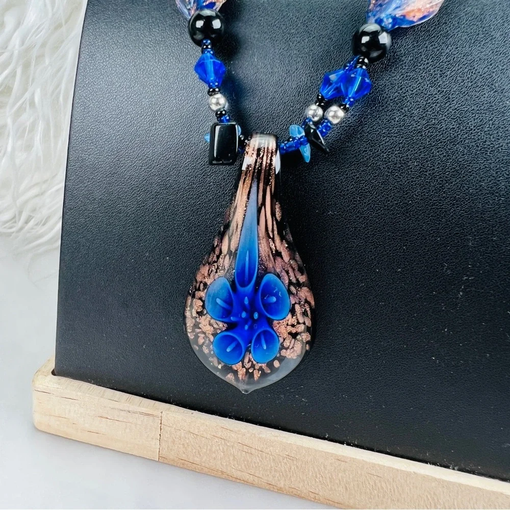 Beautiful, blue black gold glass, pendant costume necklace - Picture 4 of 9